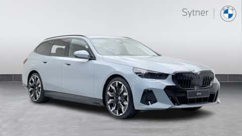 2025 5 SERIES TOURING 530E M SPORT PRO 5DR AUTO, 2025 5,535 MILES PETROL PARALLEL... photo