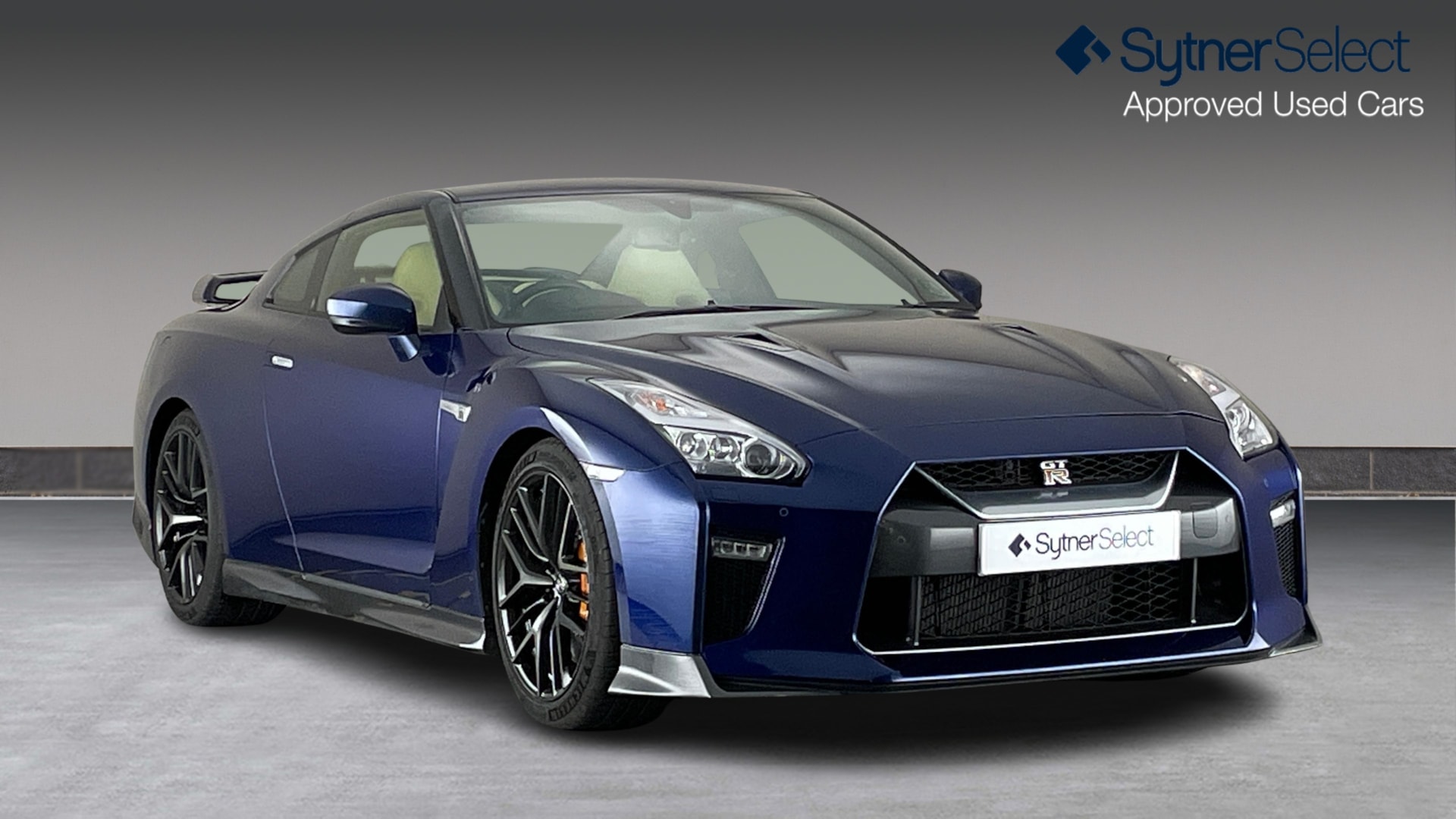 2017 NISSAN GT-R