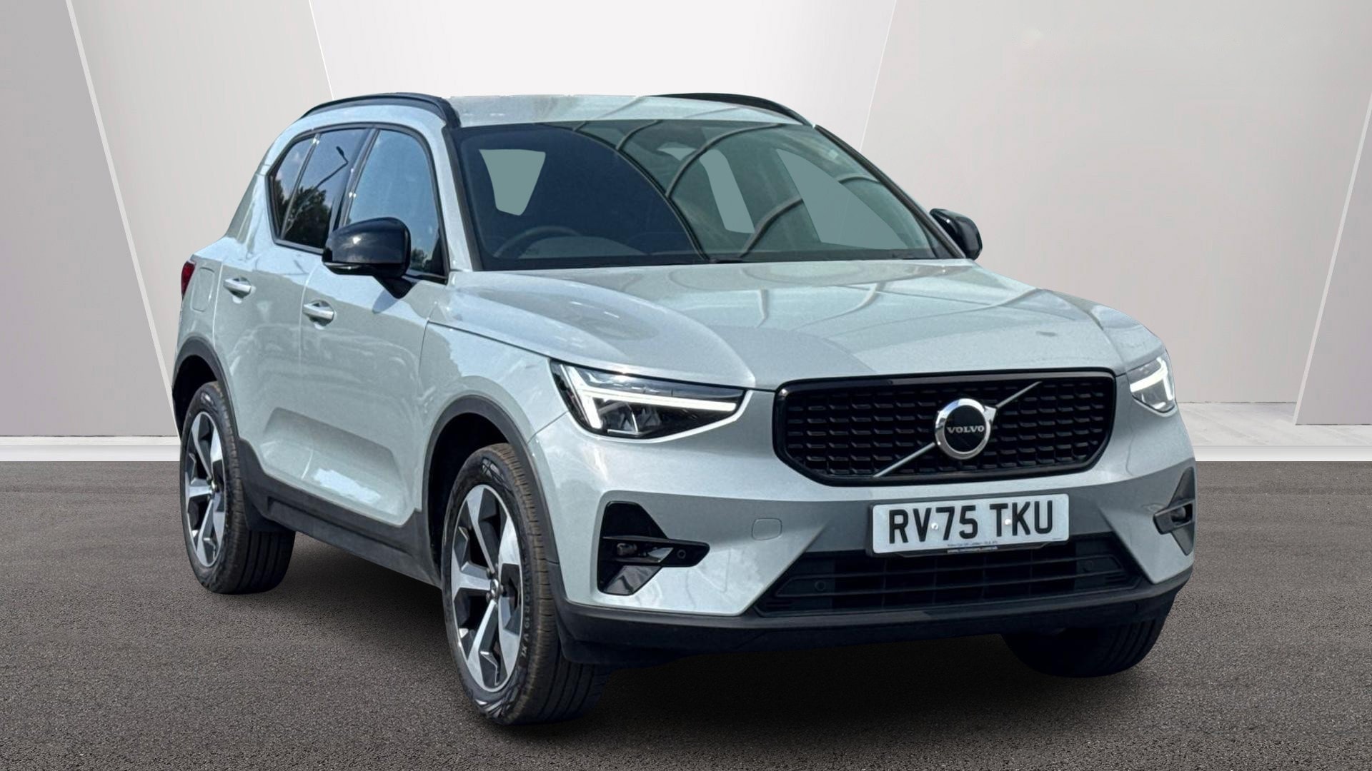 2025 Volvo XC40