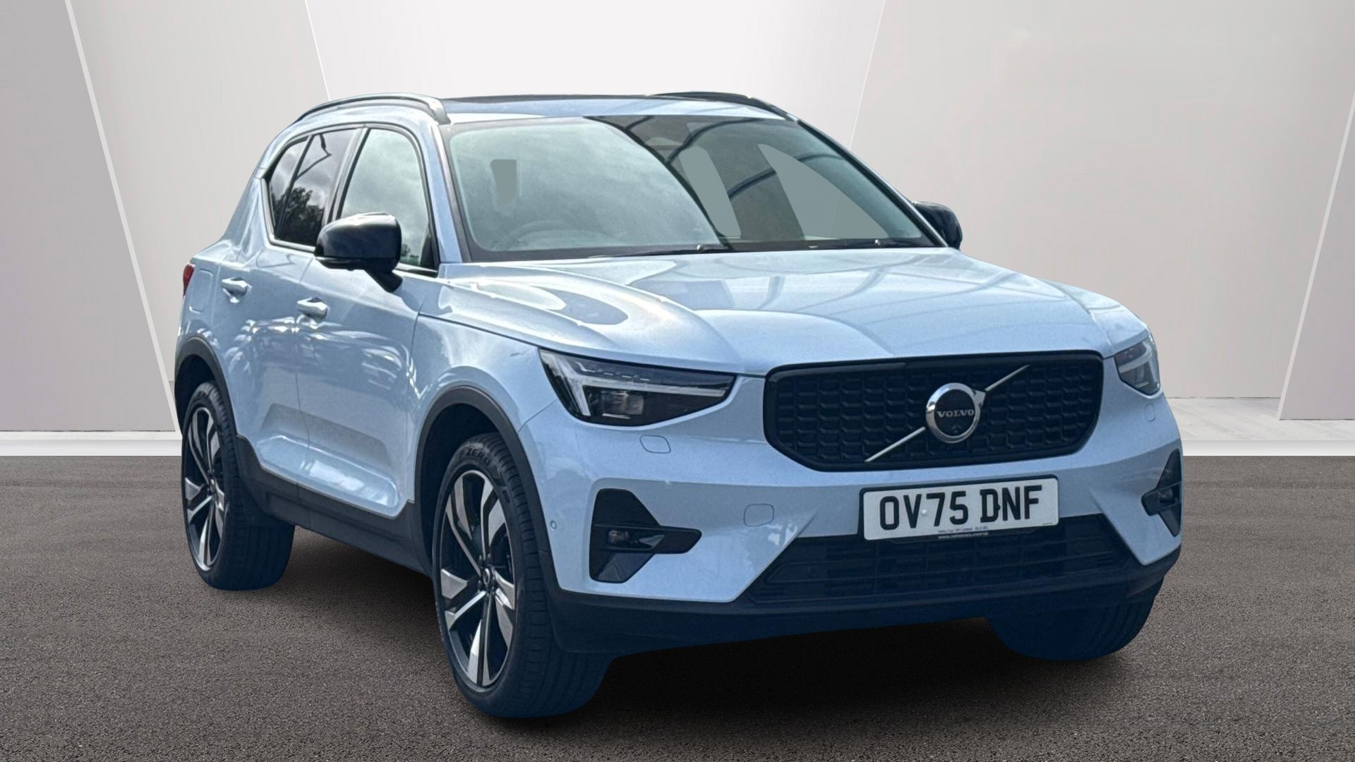 2025 VOLVO XC40