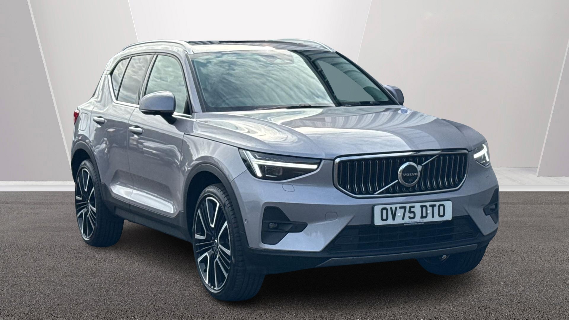 2026 VOLVO XC40