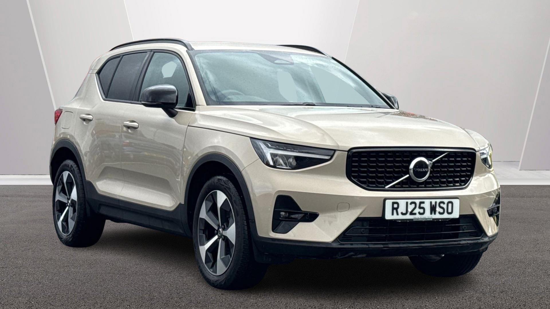 2025 Volvo XC40