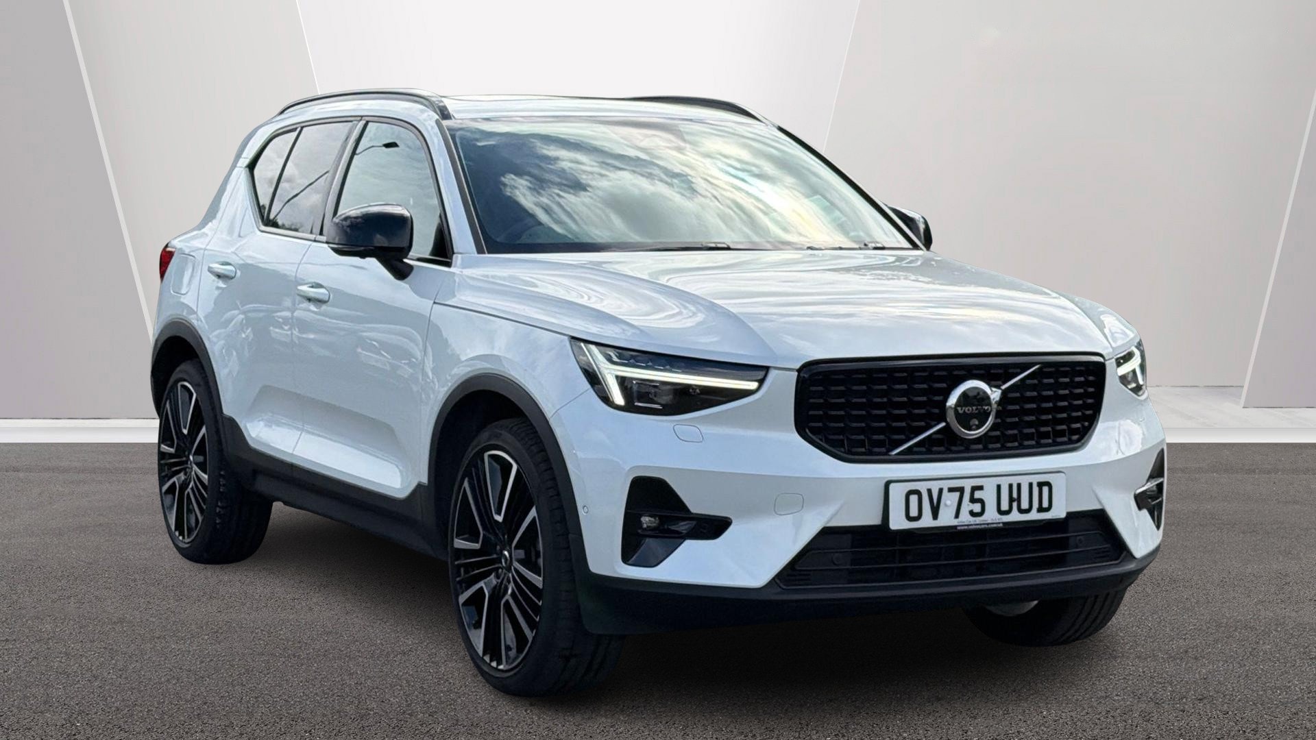 2025 Volvo XC40