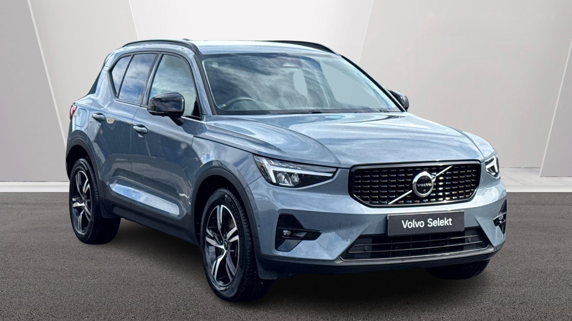 2023 Volvo XC40