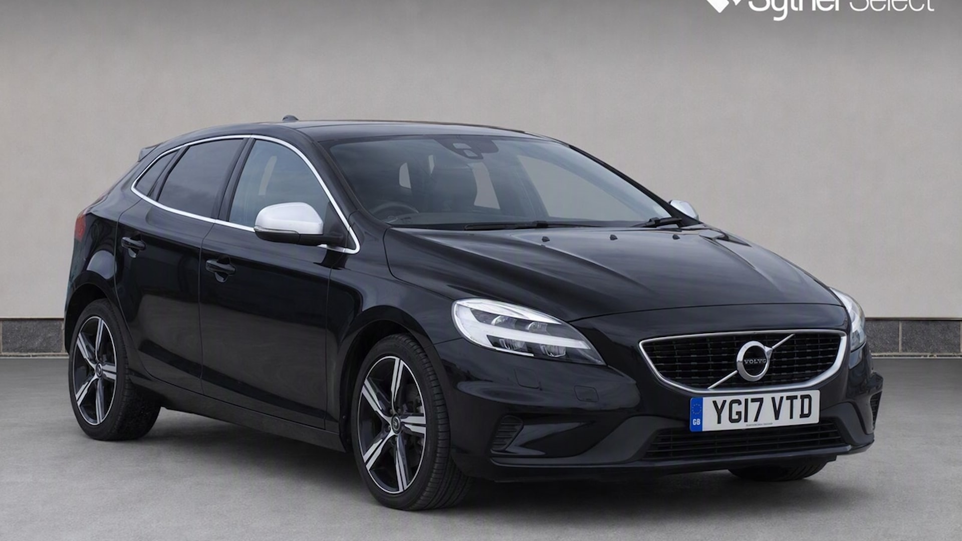 2017 VOLVO V40