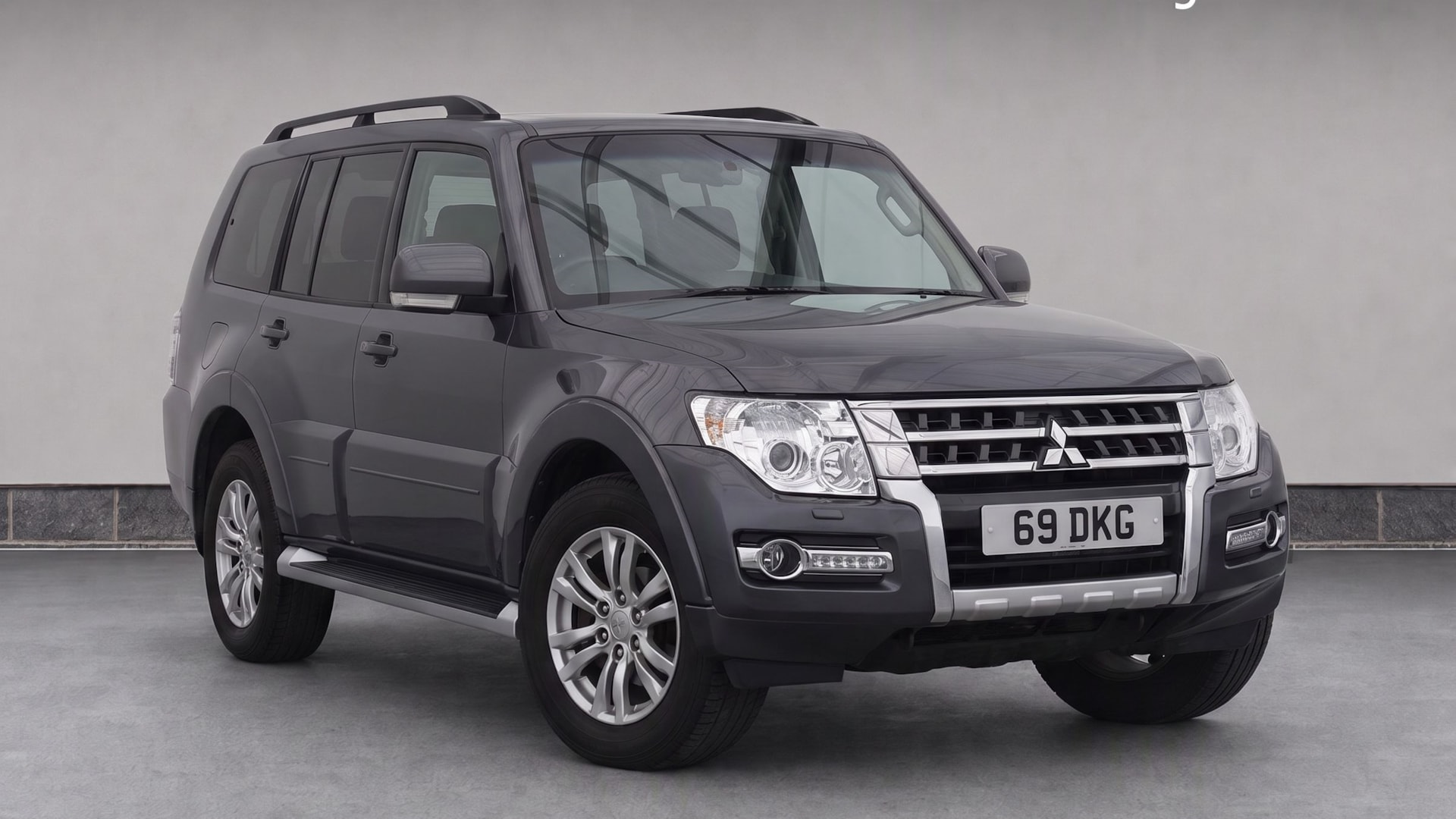 2017 MITSUBISHI SHOGUN