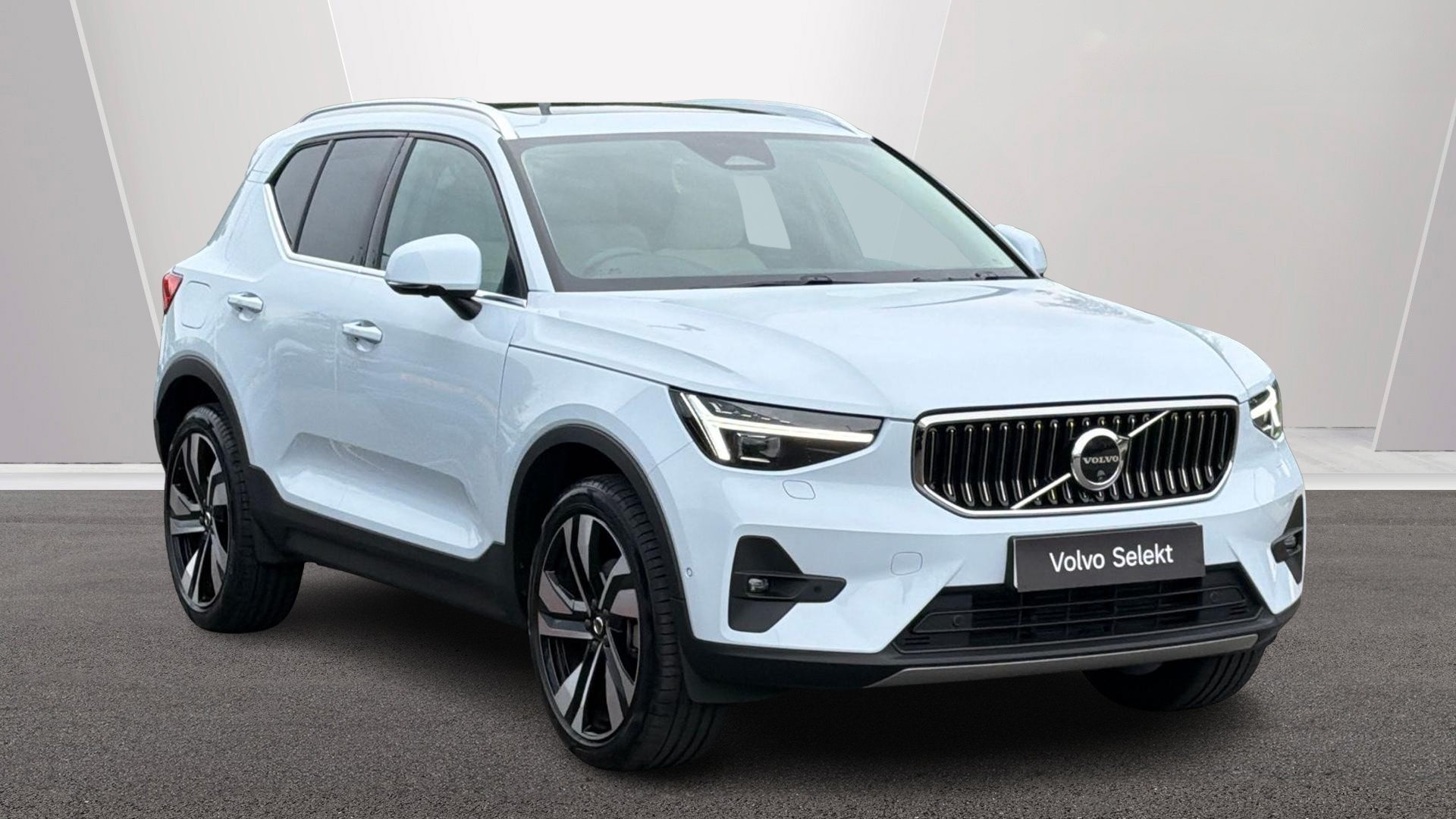 2025 Volvo XC40