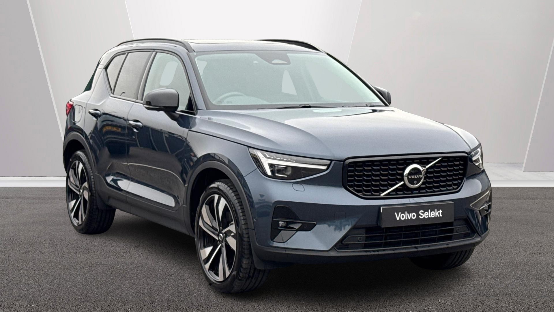 2025 Volvo XC40