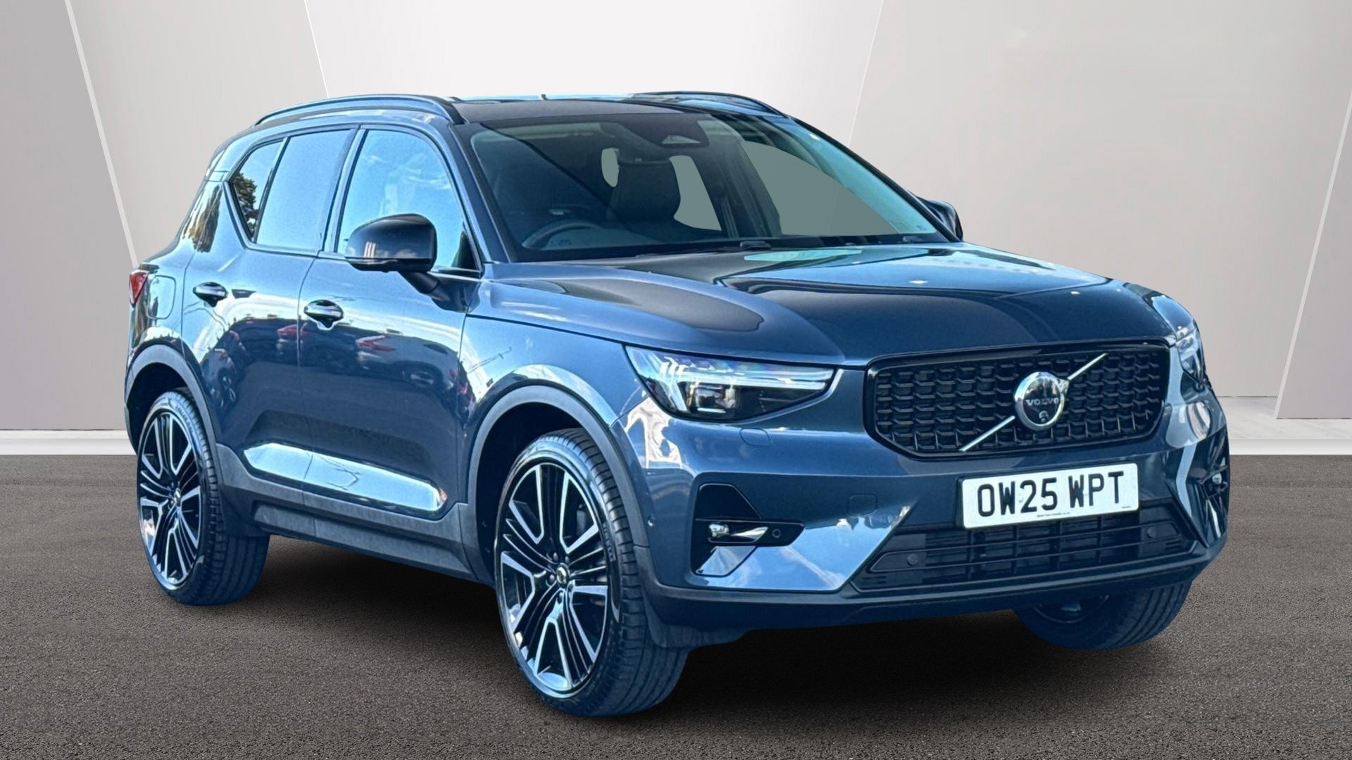 2025 Volvo XC40