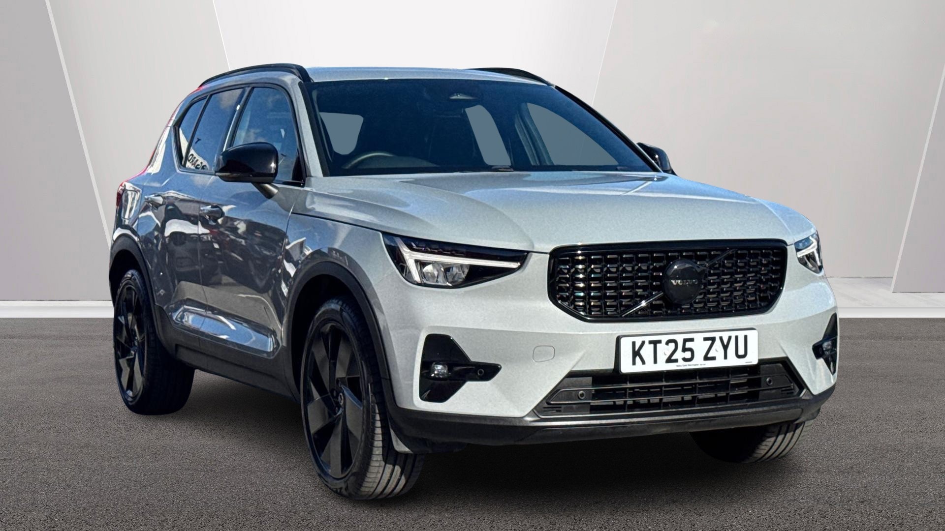 2025 Volvo XC40