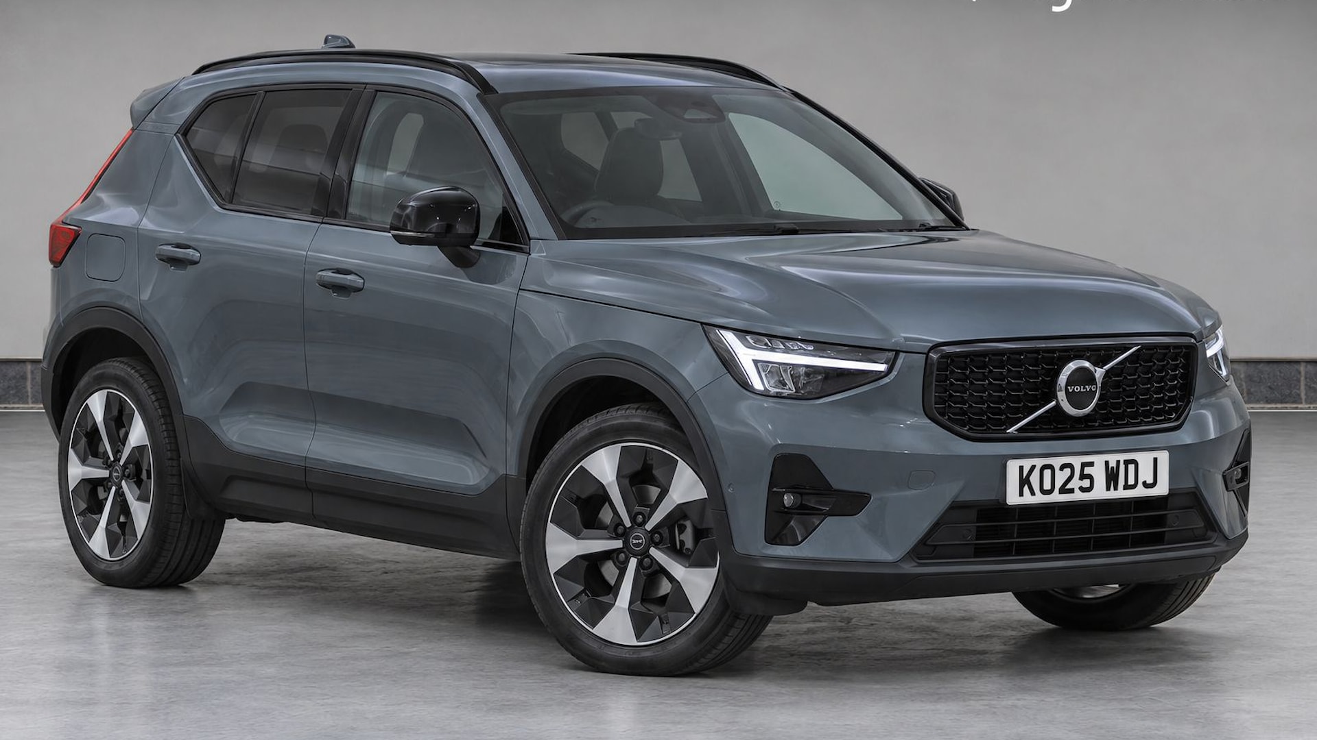 2025 Volvo XC40